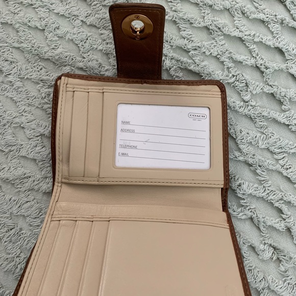 One- strap Coach Purse + matching wallet - Picture 6 of 6